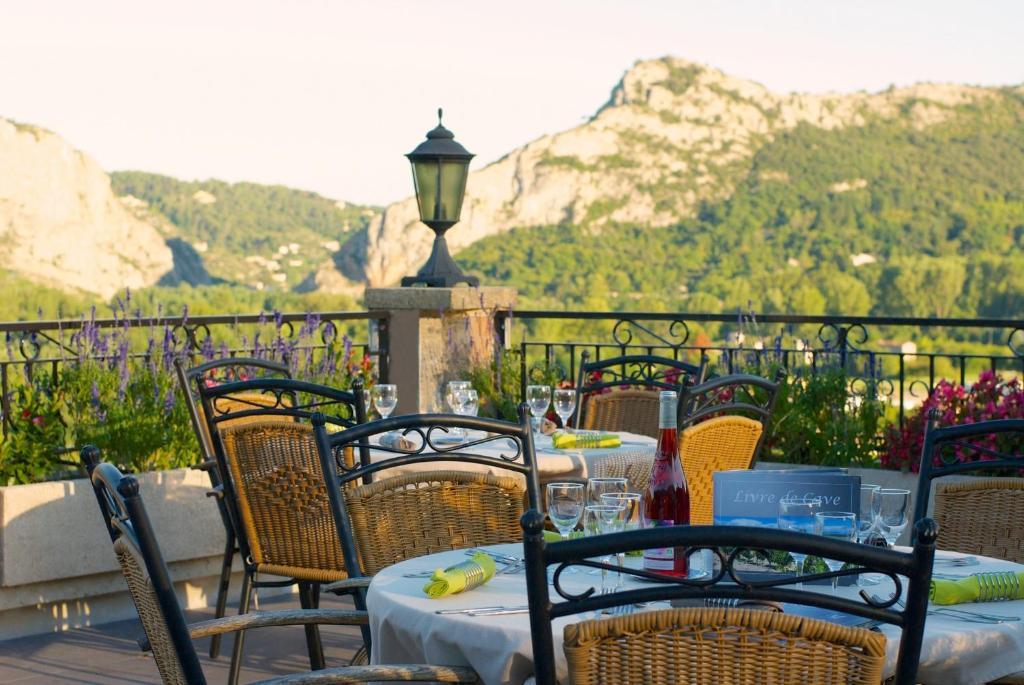 Logis Hotel Restaurant La Porte Des Cevennes Anduze Exterior photo